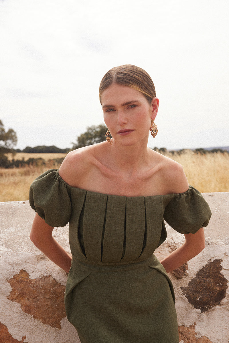 Vestido midi verde escote tableado