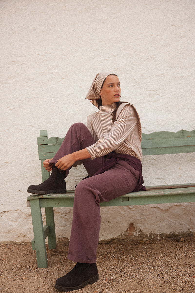 Camisa-burdeos-mujer-con-estampado-bandana 5