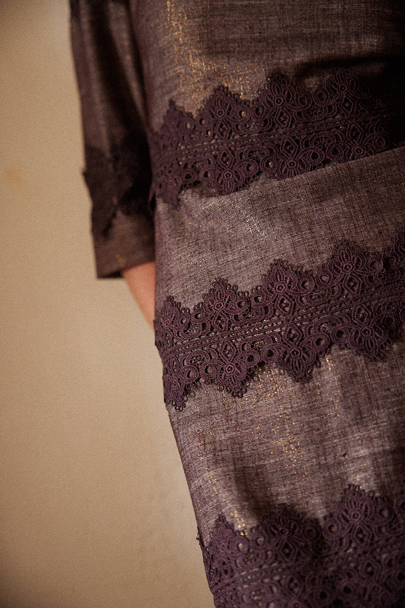 Vestido midi con pasamaneria.