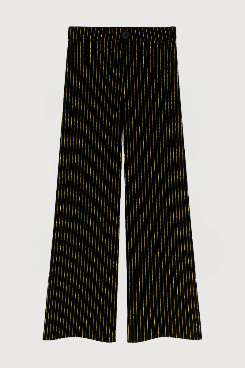 Pantalón negro de terciopelo negro de talle alto con pernera recta y detalle de rayas en color dorado.