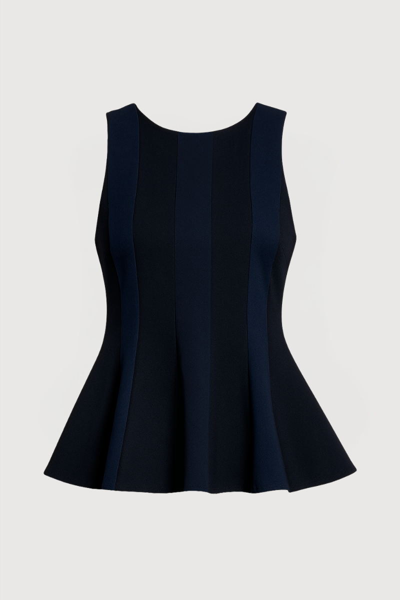 Top sin mangas con rayas en color marino y negro. Este top tiene cuello a la caja y vuelo en la cintura.