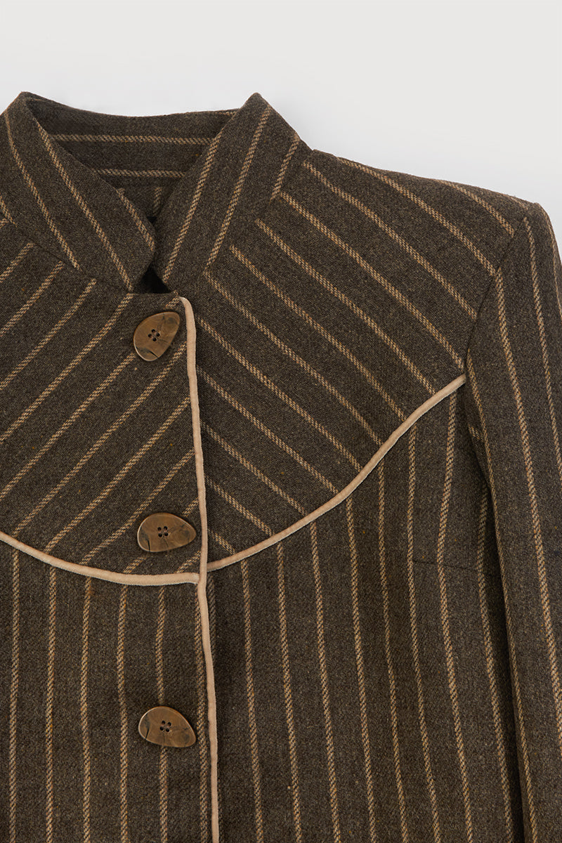 Chaqueta-marrón-mujer-elegante 8