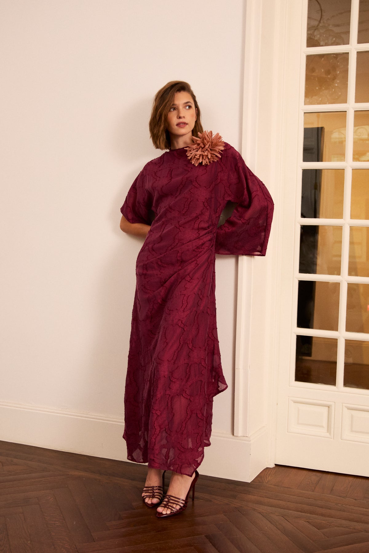 Robe Fabrizia Guinda pour marraine de mariage en automne-hiver