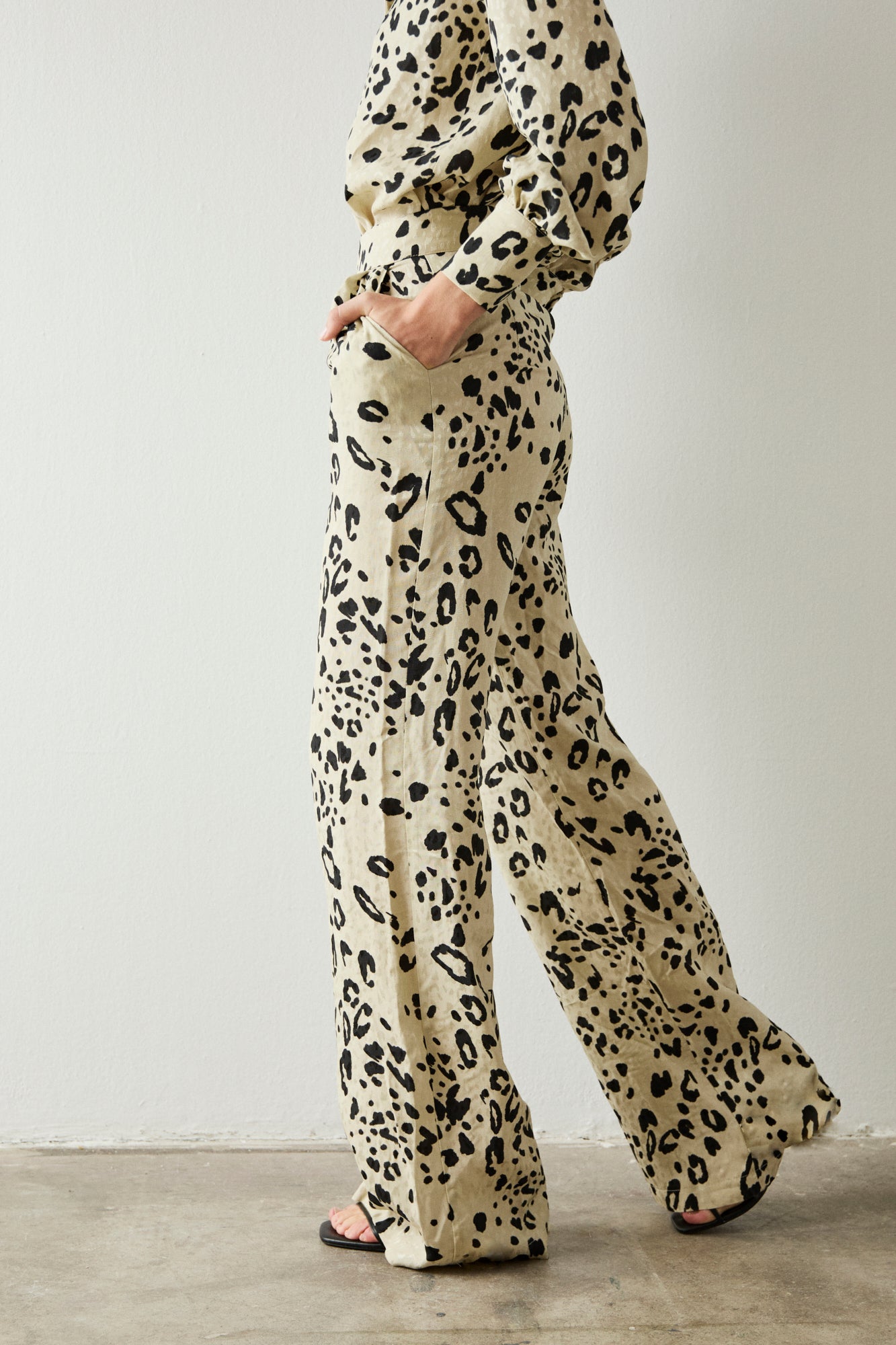 Pantalón estampado animal print 